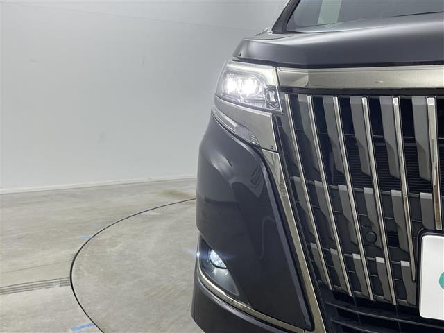 エスクァイア Gi プレミアムパッケージ ブラックテーラード 純正9インチSDナビ 純正12インチフリップダウンモニター バックカメラ ビルトインETC 両側パワースライドドア トヨタセーフティセンス 衝突軽減ブレーキ 先行車発信通知機能 横滑り防止装置(15枚目)