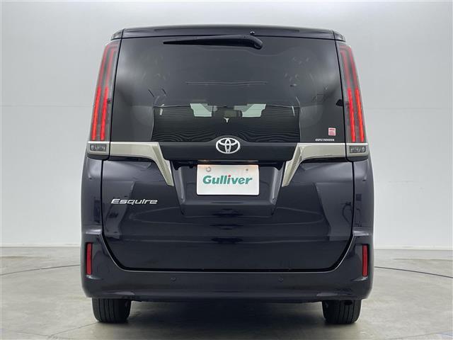 エスクァイア Gi プレミアムパッケージ ブラックテーラード 純正9インチSDナビ 純正12インチフリップダウンモニター バックカメラ ビルトインETC 両側パワースライドドア トヨタセーフティセンス 衝突軽減ブレーキ 先行車発信通知機能 横滑り防止装置(17枚目)