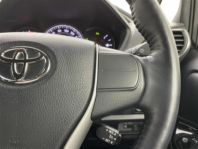 エスクァイア Gi プレミアムパッケージ ブラックテーラード 純正9インチSDナビ 純正12インチフリップダウンモニター バックカメラ ビルトインETC 両側パワースライドドア トヨタセーフティセンス 衝突軽減ブレーキ 先行車発信通知機能 横滑り防止装置(27枚目)