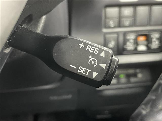 エスクァイア Gi プレミアムパッケージ ブラックテーラード 純正9インチSDナビ 純正12インチフリップダウンモニター バックカメラ ビルトインETC 両側パワースライドドア トヨタセーフティセンス 衝突軽減ブレーキ 先行車発信通知機能 横滑り防止装置(30枚目)