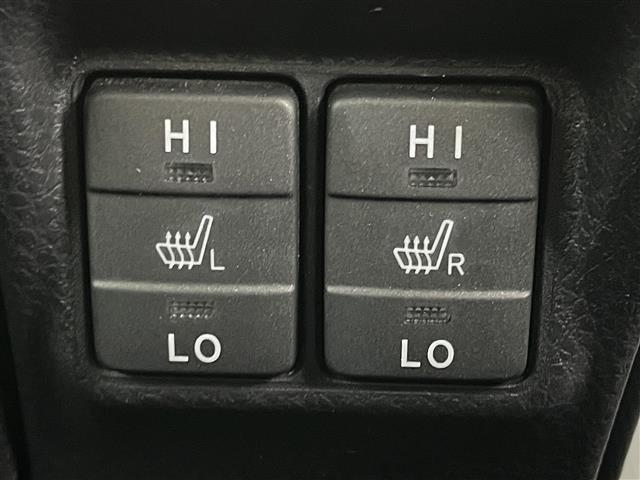 エスクァイア Gi プレミアムパッケージ ブラックテーラード 純正9インチSDナビ 純正12インチフリップダウンモニター バックカメラ ビルトインETC 両側パワースライドドア トヨタセーフティセンス 衝突軽減ブレーキ 先行車発信通知機能 横滑り防止装置(31枚目)