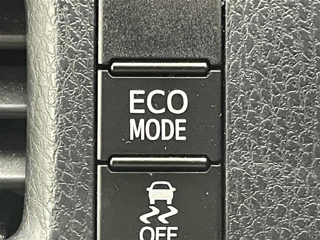 エスクァイア Gi プレミアムパッケージ ブラックテーラード 純正9インチSDナビ 純正12インチフリップダウンモニター バックカメラ ビルトインETC 両側パワースライドドア トヨタセーフティセンス 衝突軽減ブレーキ 先行車発信通知機能 横滑り防止装置(34枚目)