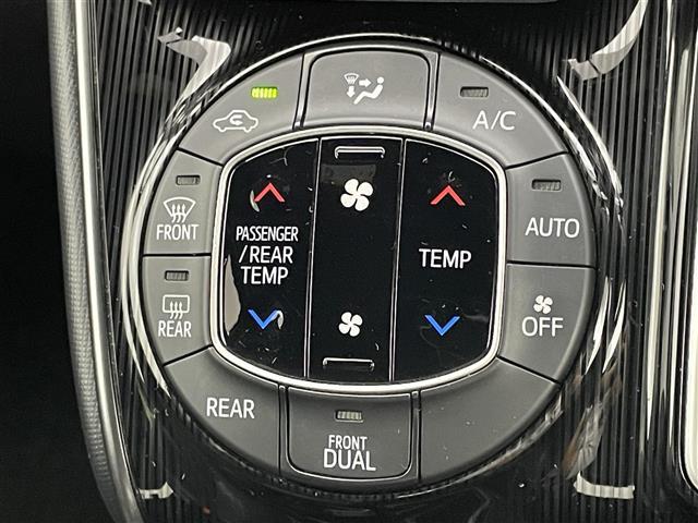 エスクァイア Gi プレミアムパッケージ ブラックテーラード 純正9インチSDナビ 純正12インチフリップダウンモニター バックカメラ ビルトインETC 両側パワースライドドア トヨタセーフティセンス 衝突軽減ブレーキ 先行車発信通知機能 横滑り防止装置(39枚目)