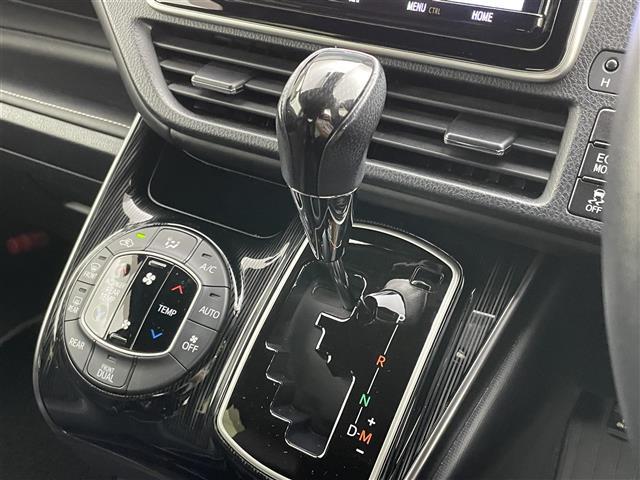 エスクァイア Gi プレミアムパッケージ ブラックテーラード 純正9インチSDナビ 純正12インチフリップダウンモニター バックカメラ ビルトインETC 両側パワースライドドア トヨタセーフティセンス 衝突軽減ブレーキ 先行車発信通知機能 横滑り防止装置(40枚目)