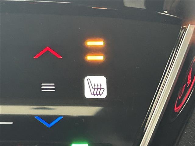 【シートヒーター】シートを温めてくれる暖房機器です！長時間座っていると負担が掛かりやすい背中や腰、または冬場などの寒い日に冷えやすい脚部に快適なぬくもりを伝えます。