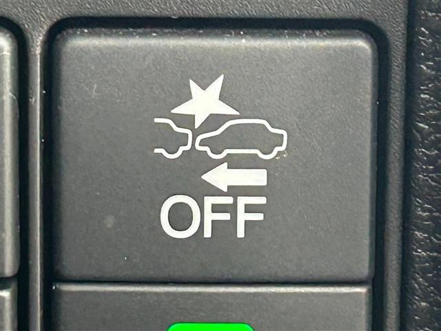 【衝突被害軽減ブレーキ】走行中に前方の車両と歩行者を認識。衝突の危険が高いと判断した場合に警報や緊急ブレーキで衝突回避や衝突時の被害を軽減。前後の踏み間違いによる誤発進も抑制します。