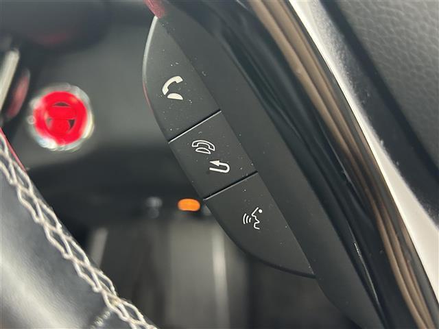 【運転席操作部】『運転席周辺の装備』の画像になります。快適なドライブを楽しむための機能が装備されています！運転席から触れるので使いやすいです！