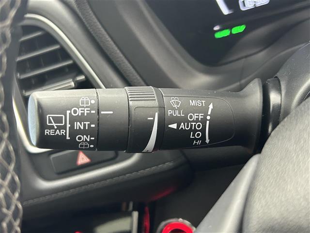 【運転席操作部】『運転席周辺の装備』の画像になります。快適なドライブを楽しむための機能が装備されています！運転席から触れるので使いやすいです！