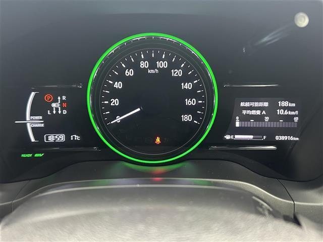 【スピードメーター】『スピードメーター』の画像になります。メーターがシンプルで見やすく運転しやすいですね！