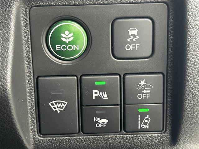 【運転席操作部】『運転席周辺の装備』の画像になります。快適なドライブを楽しむための機能が装備されています！運転席から触れるので使いやすいです！