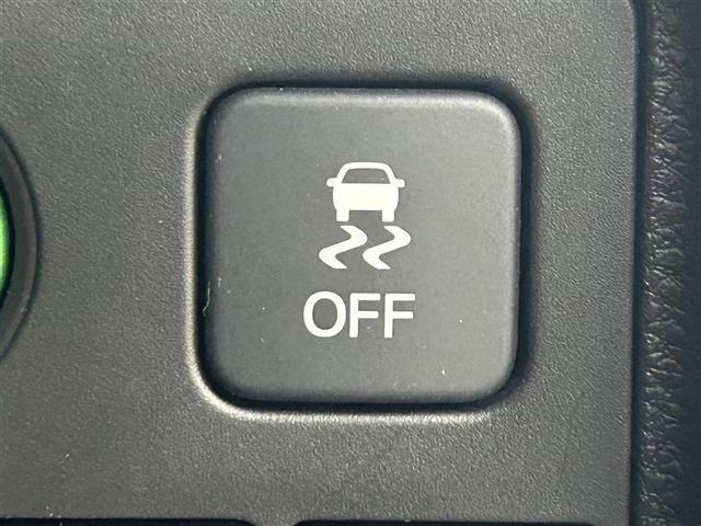 【運転席操作部】『運転席周辺の装備』の画像になります。快適なドライブを楽しむための機能が装備されています！運転席から触れるので使いやすいです！