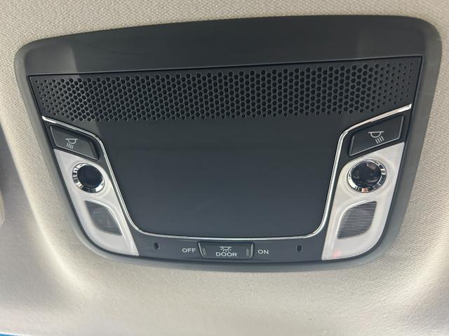 【運転席操作部】『運転席周辺の装備』の画像になります。快適なドライブを楽しむための機能が装備されています！運転席から触れるので使いやすいです！