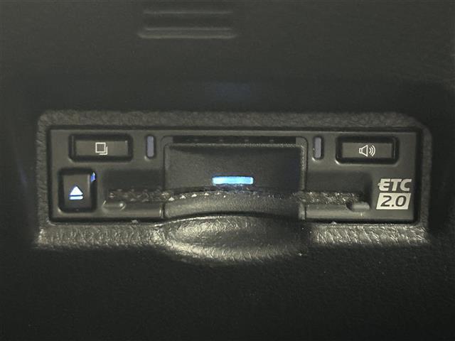 ノア ハイブリッドＳ－Ｚ　モデリスタエアロ　純正１０．５インチナビ　パノラミックビューモニター　快適利便パッケージ　ドライブレコーダー　ビルトインＥＴＣ２．０　三眼ＬＥＤライト　アドバンストパーク　ユニバーサルステップ　ＤＶＤ（5枚目）