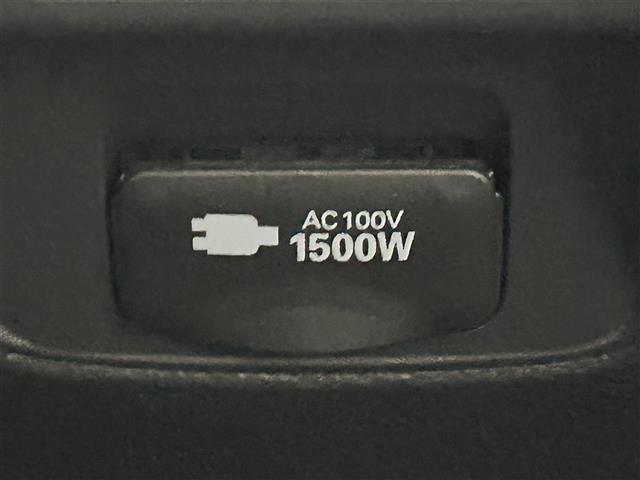 ノア ハイブリッドＳ－Ｚ　モデリスタエアロ　純正１０．５インチナビ　パノラミックビューモニター　快適利便パッケージ　ドライブレコーダー　ビルトインＥＴＣ２．０　三眼ＬＥＤライト　アドバンストパーク　ユニバーサルステップ　ＤＶＤ（6枚目）