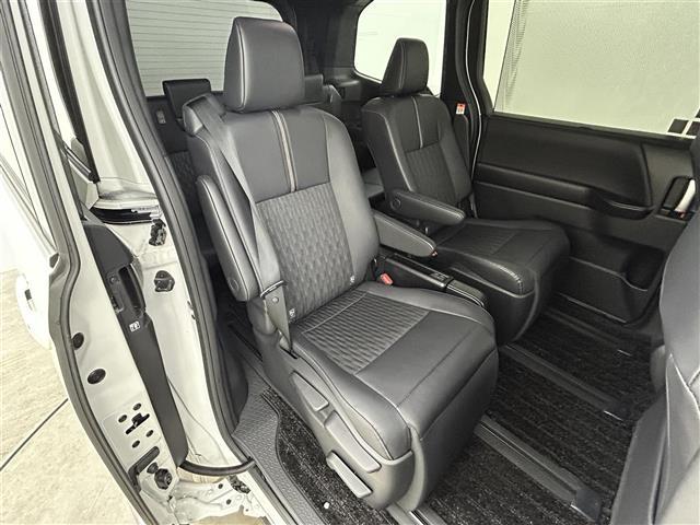 ノア ハイブリッドＳ－Ｚ　モデリスタエアロ　純正１０．５インチナビ　パノラミックビューモニター　快適利便パッケージ　ドライブレコーダー　ビルトインＥＴＣ２．０　三眼ＬＥＤライト　アドバンストパーク　ユニバーサルステップ　ＤＶＤ（9枚目）