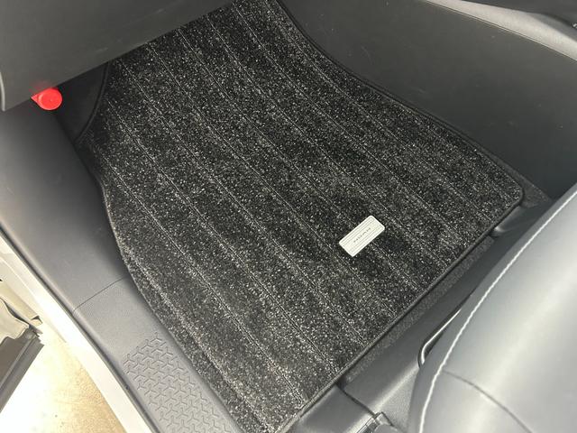 ノア ハイブリッドＳ－Ｚ　モデリスタエアロ　純正１０．５インチナビ　パノラミックビューモニター　快適利便パッケージ　ドライブレコーダー　ビルトインＥＴＣ２．０　三眼ＬＥＤライト　アドバンストパーク　ユニバーサルステップ　ＤＶＤ（47枚目）