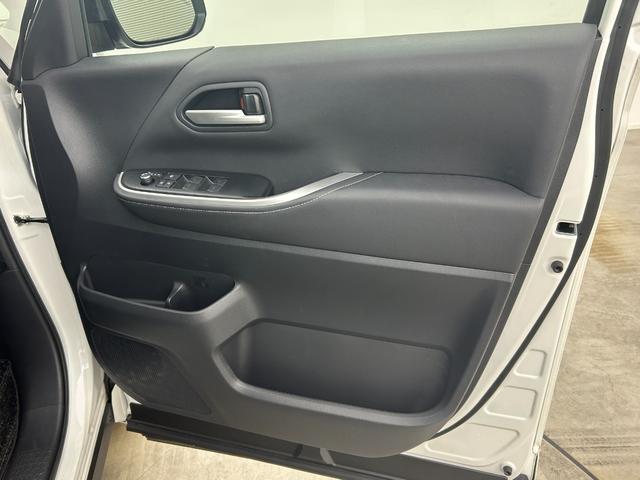 ノア ハイブリッドＳ－Ｚ　モデリスタエアロ　純正１０．５インチナビ　パノラミックビューモニター　快適利便パッケージ　ドライブレコーダー　ビルトインＥＴＣ２．０　三眼ＬＥＤライト　アドバンストパーク　ユニバーサルステップ　ＤＶＤ（50枚目）