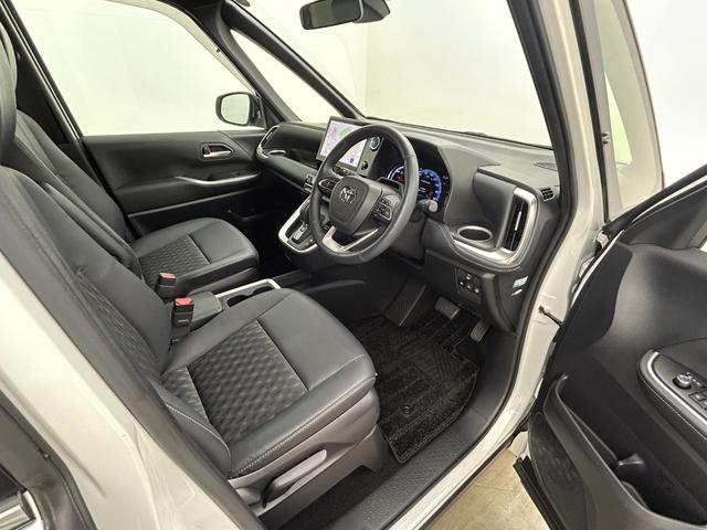 ノア ハイブリッドＳ－Ｚ　モデリスタエアロ　純正１０．５インチナビ　パノラミックビューモニター　快適利便パッケージ　ドライブレコーダー　ビルトインＥＴＣ２．０　三眼ＬＥＤライト　アドバンストパーク　ユニバーサルステップ　ＤＶＤ（51枚目）