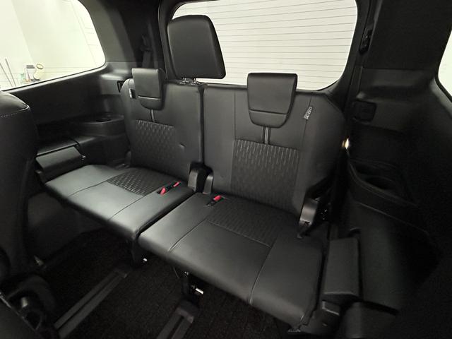 ノア ハイブリッドＳ－Ｚ　モデリスタエアロ　純正１０．５インチナビ　パノラミックビューモニター　快適利便パッケージ　ドライブレコーダー　ビルトインＥＴＣ２．０　三眼ＬＥＤライト　アドバンストパーク　ユニバーサルステップ　ＤＶＤ（56枚目）