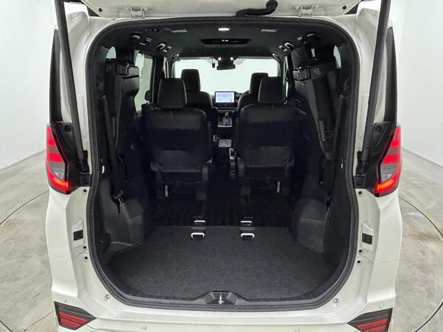 ノア ハイブリッドＳ－Ｚ　モデリスタエアロ　純正１０．５インチナビ　パノラミックビューモニター　快適利便パッケージ　ドライブレコーダー　ビルトインＥＴＣ２．０　三眼ＬＥＤライト　アドバンストパーク　ユニバーサルステップ　ＤＶＤ（57枚目）