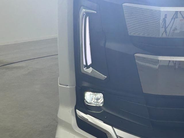 ノア ハイブリッドＳ－Ｚ　モデリスタエアロ　純正１０．５インチナビ　パノラミックビューモニター　快適利便パッケージ　ドライブレコーダー　ビルトインＥＴＣ２．０　三眼ＬＥＤライト　アドバンストパーク　ユニバーサルステップ　ＤＶＤ（63枚目）