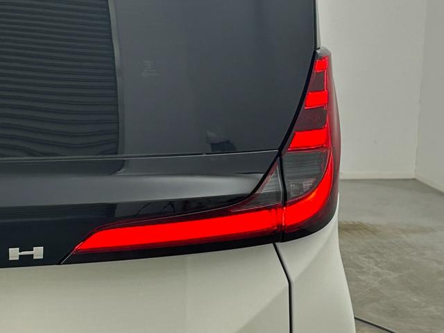 ノア ハイブリッドＳ－Ｚ　モデリスタエアロ　純正１０．５インチナビ　パノラミックビューモニター　快適利便パッケージ　ドライブレコーダー　ビルトインＥＴＣ２．０　三眼ＬＥＤライト　アドバンストパーク　ユニバーサルステップ　ＤＶＤ（73枚目）