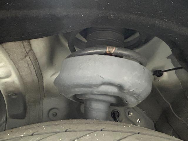 ノア ハイブリッドＳ－Ｚ　モデリスタエアロ　純正１０．５インチナビ　パノラミックビューモニター　快適利便パッケージ　ドライブレコーダー　ビルトインＥＴＣ２．０　三眼ＬＥＤライト　アドバンストパーク　ユニバーサルステップ　ＤＶＤ（77枚目）