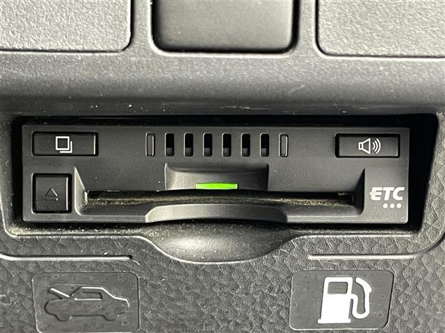 タンク カスタムＧ　純正９インチナビ　バックカメラ　１２．１インチフリップダウンモニター　ビルトインＥＴＣ　ドライブレコーダー　両側パワースライドドア　スマートアシスト　衝突軽減ブレーキ　クルーズコントロール　ドアバイザ（6枚目）