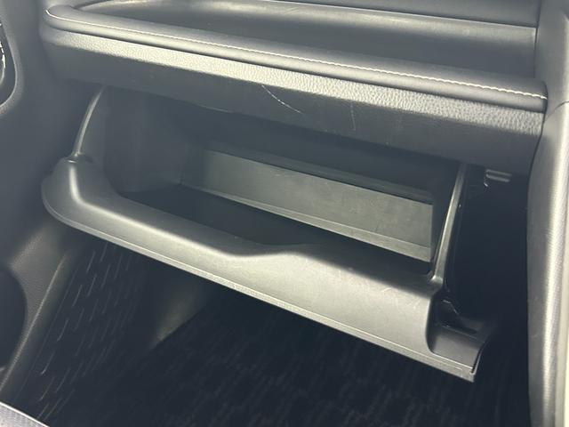 エスクァイア Gi 純正9インチナビ バックカメラ 12.1インチ後席モニター 合皮シート シートヒーター ドライブレコーダー ビルトインETC 両側パワースライドドア トヨタセーフティーセンス LEDヘッドライト(43枚目)