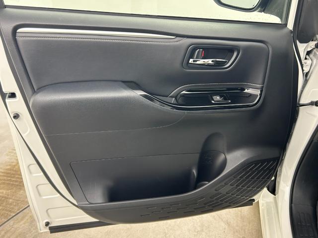 エスクァイア Gi 純正9インチナビ バックカメラ 12.1インチ後席モニター 合皮シート シートヒーター ドライブレコーダー ビルトインETC 両側パワースライドドア トヨタセーフティーセンス LEDヘッドライト(49枚目)