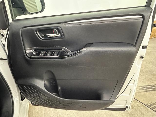 エスクァイア Gi 純正9インチナビ バックカメラ 12.1インチ後席モニター 合皮シート シートヒーター ドライブレコーダー ビルトインETC 両側パワースライドドア トヨタセーフティーセンス LEDヘッドライト(50枚目)