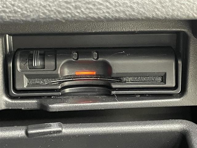 セレナ  純正9インチナビ 純正11フリップダウン 全周囲カメラ パーキングアシスト ビルトインETC LEDヘッドライト クルーズコントロール ドライブレコーダー デジタルインナーミラー コーナーセンサー(6枚目)