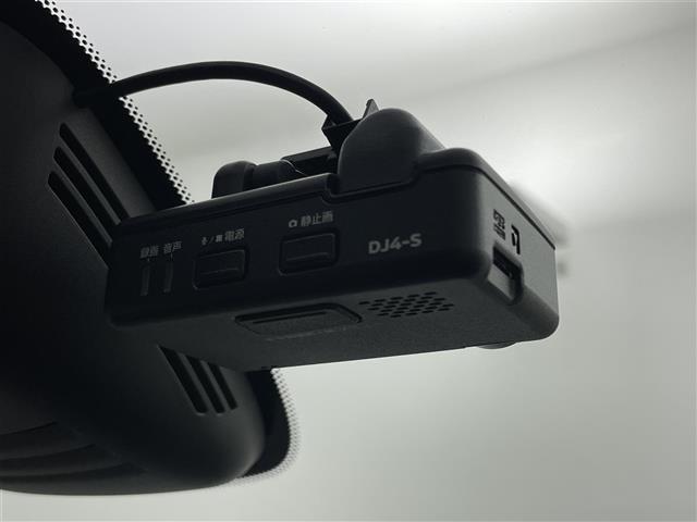 セレナ  純正9インチナビ 純正11フリップダウン 全周囲カメラ パーキングアシスト ビルトインETC LEDヘッドライト クルーズコントロール ドライブレコーダー デジタルインナーミラー コーナーセンサー(7枚目)