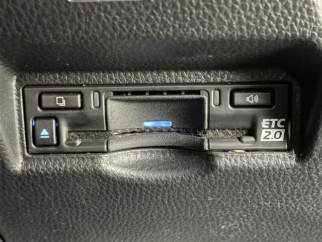 ノア ハイブリッドＳ－Ｚ　純正１０．５インチナビ　純正１４インチフリップダウンモニター　快適利便パッケージ　パワーバックドア　両側パワースライドドア　シートヒーター　ステアリングヒーター　ビルトインＥＴＣ２．０　ＤＶＤ再生（5枚目）