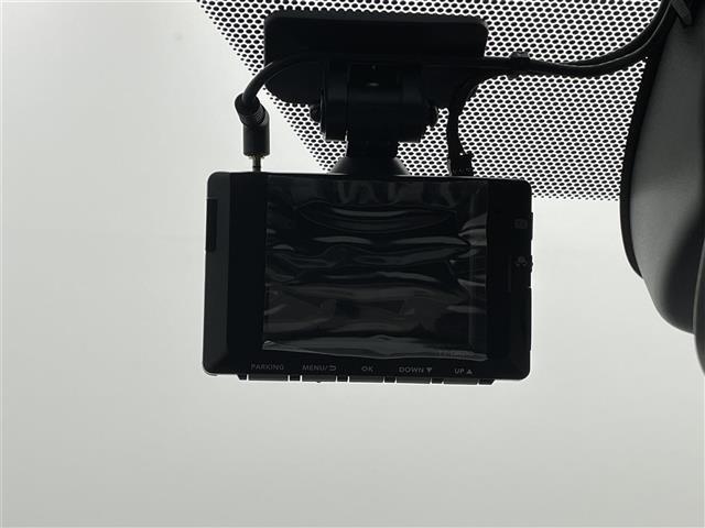 ノア ハイブリッドＳ－Ｚ　純正１０．５インチナビ　純正１４インチフリップダウンモニター　快適利便パッケージ　パワーバックドア　両側パワースライドドア　シートヒーター　ステアリングヒーター　ビルトインＥＴＣ２．０　ＤＶＤ再生（7枚目）