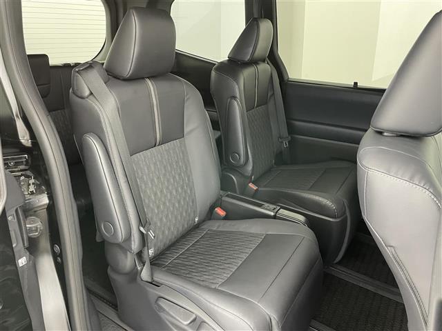 ノア ハイブリッドＳ－Ｚ　純正１０．５インチナビ　純正１４インチフリップダウンモニター　快適利便パッケージ　パワーバックドア　両側パワースライドドア　シートヒーター　ステアリングヒーター　ビルトインＥＴＣ２．０　ＤＶＤ再生（9枚目）