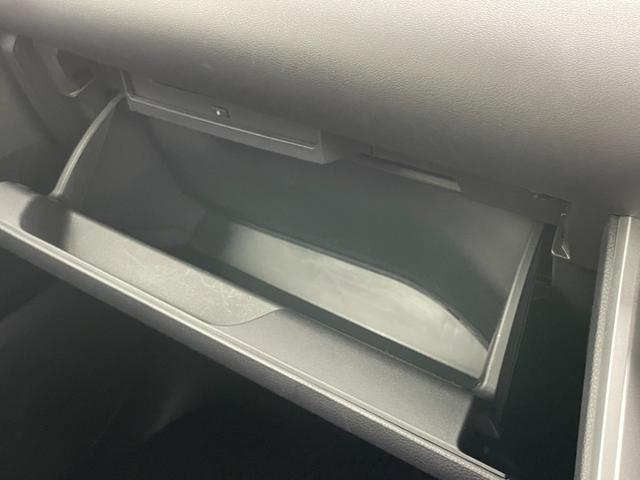 ノア ハイブリッドＳ－Ｚ　純正１０．５インチナビ　純正１４インチフリップダウンモニター　快適利便パッケージ　パワーバックドア　両側パワースライドドア　シートヒーター　ステアリングヒーター　ビルトインＥＴＣ２．０　ＤＶＤ再生（47枚目）