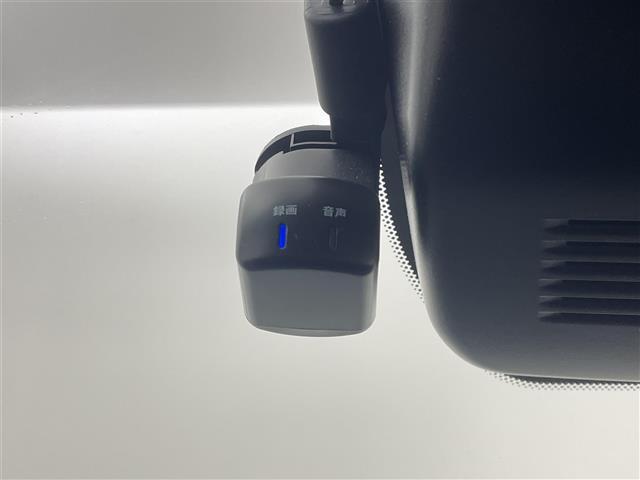 ノート Ｘ　純正９インチナビ　アラウンドビューモニター　デジタルインナーミラー　ＥＴＣ　ドライブレコーダー　ＬＥＤヘッドライト　エマージェンシーブレーキ　オートブレーキホールド　電動パーキング　ドアバイザー（7枚目）