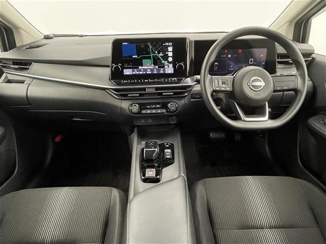 ノート Ｘ　純正９インチナビ　アラウンドビューモニター　デジタルインナーミラー　ＥＴＣ　ドライブレコーダー　ＬＥＤヘッドライト　エマージェンシーブレーキ　オートブレーキホールド　電動パーキング　ドアバイザー（12枚目）