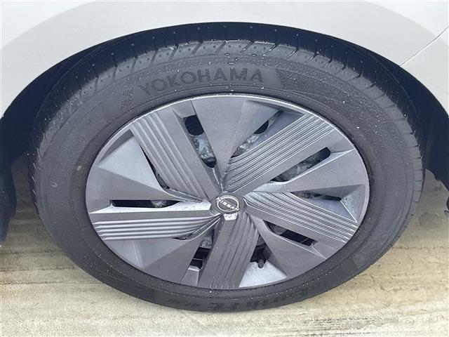 ノート Ｘ　純正９インチナビ　アラウンドビューモニター　デジタルインナーミラー　ＥＴＣ　ドライブレコーダー　ＬＥＤヘッドライト　エマージェンシーブレーキ　オートブレーキホールド　電動パーキング　ドアバイザー（15枚目）