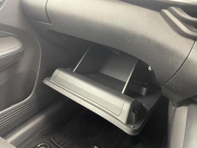 ノート Ｘ　純正９インチナビ　アラウンドビューモニター　デジタルインナーミラー　ＥＴＣ　ドライブレコーダー　ＬＥＤヘッドライト　エマージェンシーブレーキ　オートブレーキホールド　電動パーキング　ドアバイザー（45枚目）