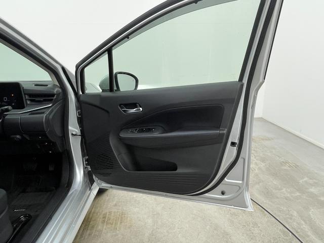 ノート Ｘ　純正９インチナビ　アラウンドビューモニター　デジタルインナーミラー　ＥＴＣ　ドライブレコーダー　ＬＥＤヘッドライト　エマージェンシーブレーキ　オートブレーキホールド　電動パーキング　ドアバイザー（50枚目）