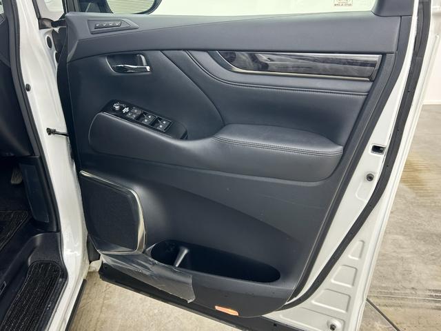 アルファード 2.5S Cパッケージ サンルーフ フリップダウンモニター デジタルインナーミラー 純正ナビ LEDヘッドライト レーダークルーズコントロール 衝突軽減ブレーキ 両側パワースライド パワーシート ステアリングヒーター ETC(50枚目)