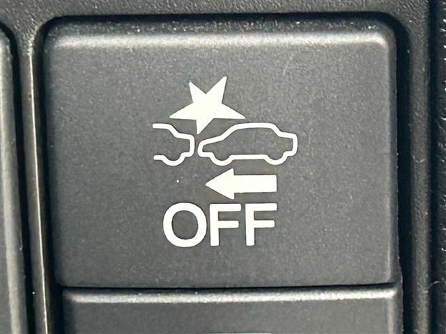 【衝突被害軽減ブレーキ】走行中に前方の車両と歩行者を認識。衝突の危険が高いと判断した場合に警報や緊急ブレーキで衝突回避や衝突時の被害を軽減。前後の踏み間違いによる誤発進も抑制します。