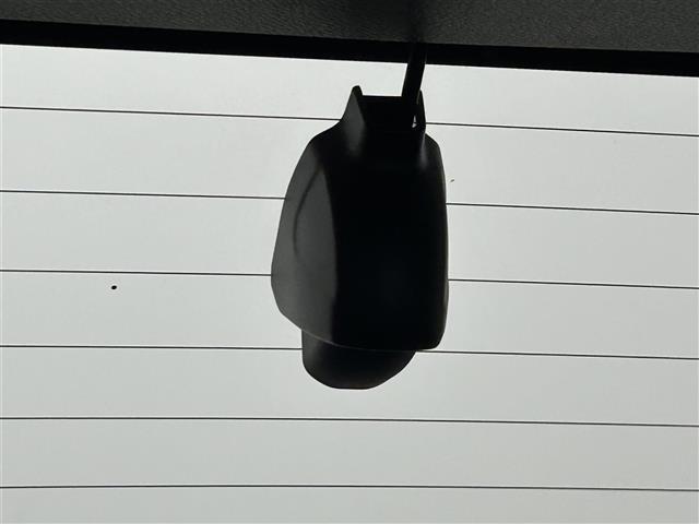 【ドライブレコーダー】映像・音声などの運転中の記録を残します。事故などを起こした起こされた時の証拠になりえますので、もしも時でも安心ですね。