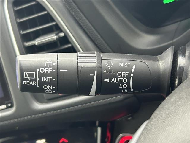 【運転席操作部】『運転席周辺の装備』の画像になります。快適なドライブを楽しむための機能が装備されています！運転席から触れるので使いやすいです！