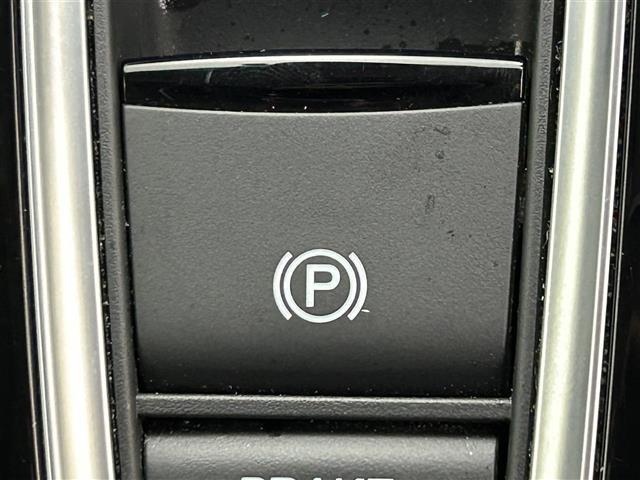 【電動パーキングブレーキ】パーキングブレーキを指先だけで操作可能です！力の弱い人にも安心してブレーキをかけていただけます！