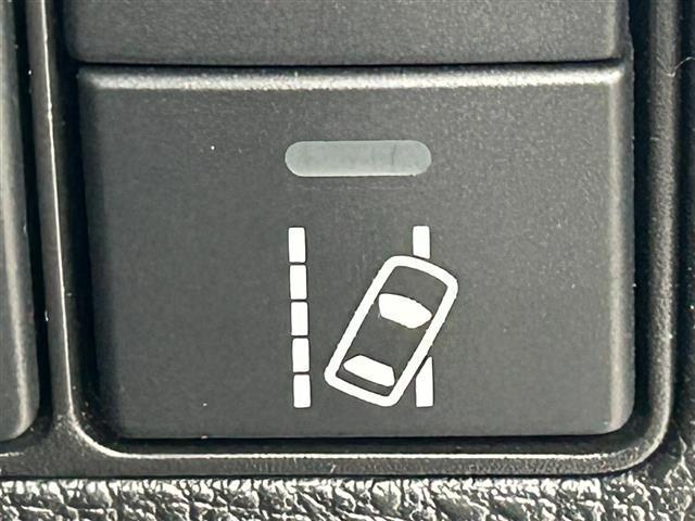 【運転席操作部】『運転席周辺の装備』の画像になります。快適なドライブを楽しむための機能が装備されています！運転席から触れるので使いやすいです！