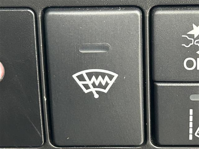 【運転席操作部】『運転席周辺の装備』の画像になります。快適なドライブを楽しむための機能が装備されています！運転席から触れるので使いやすいです！