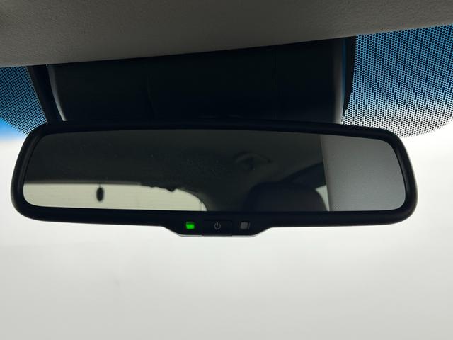 【バックミラー】『バックミラー周辺』の画像になります。写真の内容に関してご不明点、ご質問等がございましたらお気軽にガリバー店舗までお問い合わせください。